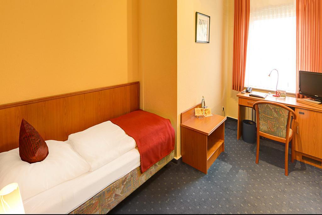 Hotel Restaurant Zum Werdersee Бремен Екстериор снимка