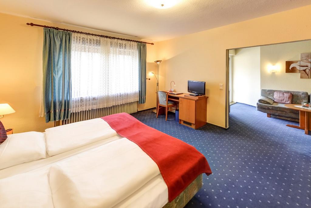 Hotel Restaurant Zum Werdersee Бремен Екстериор снимка